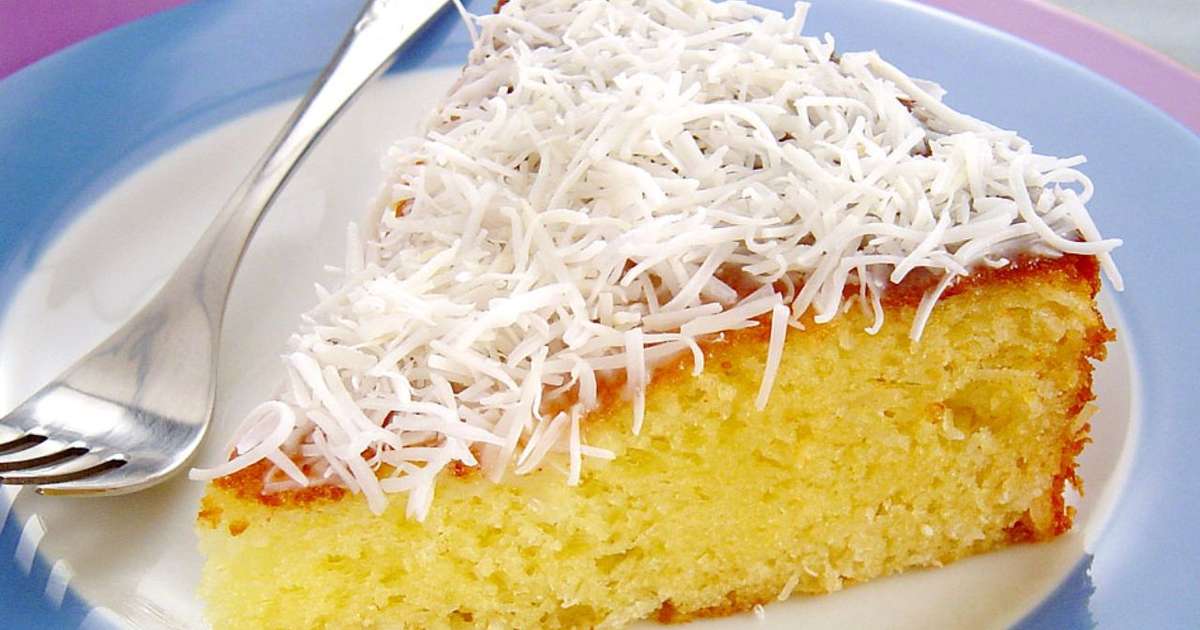 Bolo de leite condensado sem farinha feito com poucos ingredientes