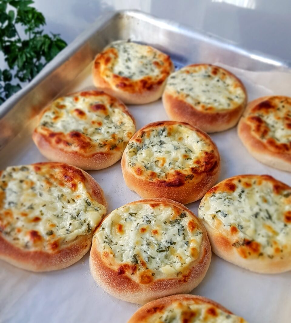 Receita de esfirra de queijo da Camila na cozinha