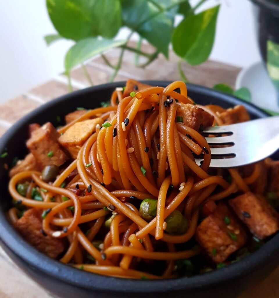 Tofu é destaque em delicioso macarrão vegan - 60 caracteres