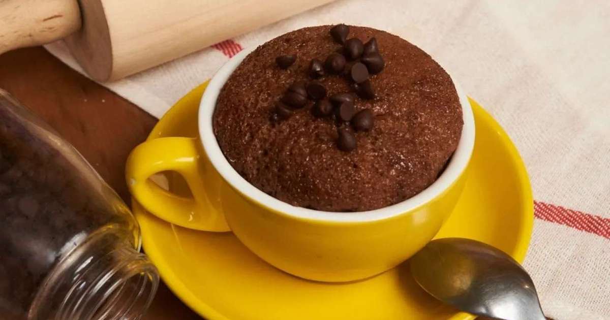 Bolo de caneca de Nutella feito no micro-ondas em só 15 minutos