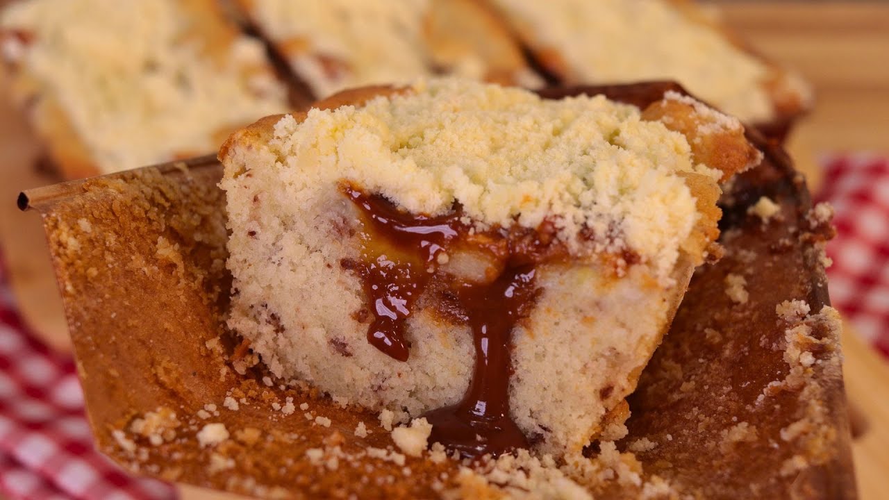 CUCA DE BANANA COM DOCE DE LEITE E NOZES FOFINHA E FÁCIL | BOLO CUCA COM FAROFA CROCANTE
