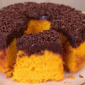 JÁ SAI PRONTO COM COBERTURA DO FORNO | BOLO DE CENOURA COM BRIGADEIRO INVERTIDO
