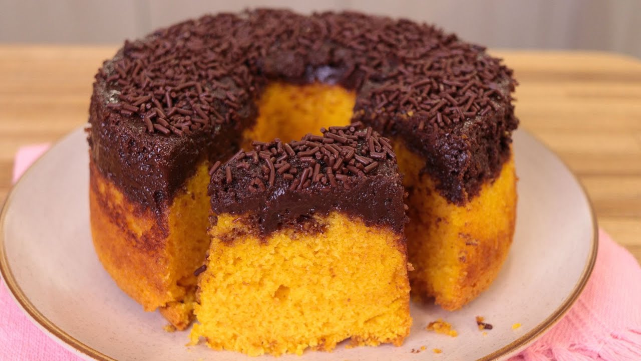 JÁ SAI PRONTO COM COBERTURA DO FORNO | BOLO DE CENOURA COM BRIGADEIRO INVERTIDO